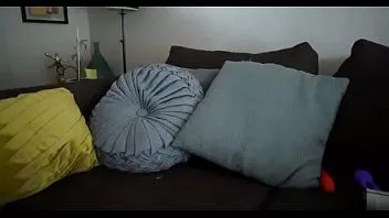 play Une amatrice taquine le cul et la chatte en live cam sex