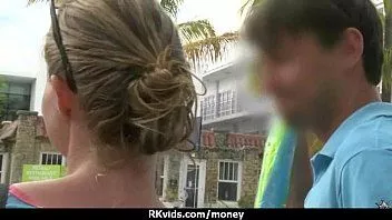 Putar Gadis amatir suka mengisap ayam demi uang 27