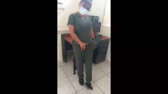 Jouer Porno sexy du bureau du dentiste : une infirmière MILF chaude filmée maison !