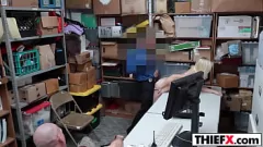 play Une adolescente criminelle obtient une pénétration hardcore