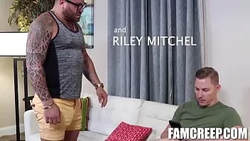 play Bryce Kent não está se dando bem com seu padrasto riley mitchel