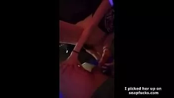 Abspielen Süße Amateur-Freundin gibt Handjob und bekommt Sperma auf ihre Muschi