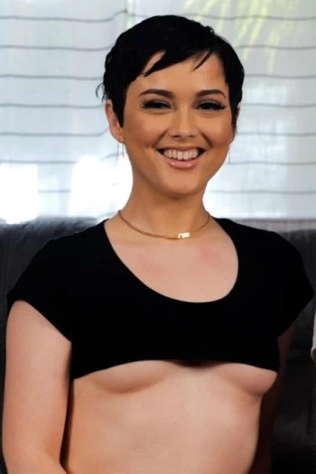 अभिनेता Nicole Valentine